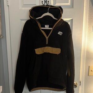 The North Face Men's Black and Tan Sweater